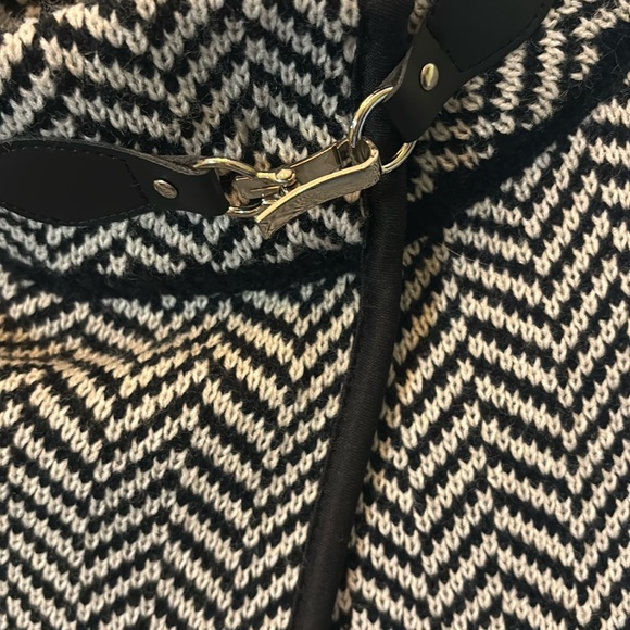 Wrap Sweater Coat, One Size ~ Black & White chevron ~ Wear anywhere & everywhere - Picture 1 of 1